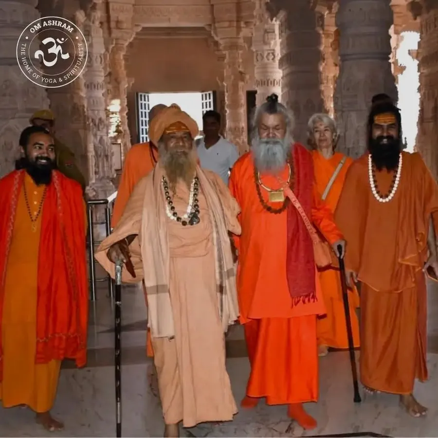 shree-acharya-mahamandaleshwar-vishokanand-bharti-ji-visits-om-ashram bodyImage